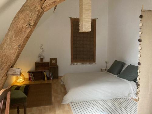 a bedroom with a white bed and a window at l'atelier expo du Grand Island in Grand Island