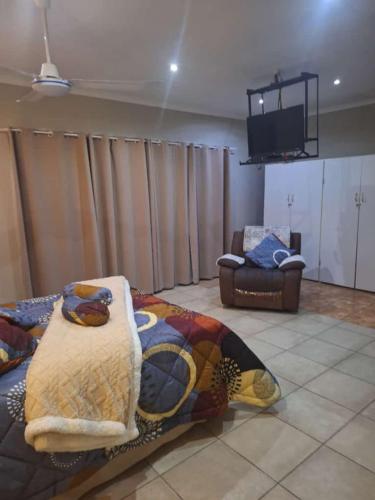 Postel nebo postele na pokoji v ubytování SMAPERS GUESTHOUSE