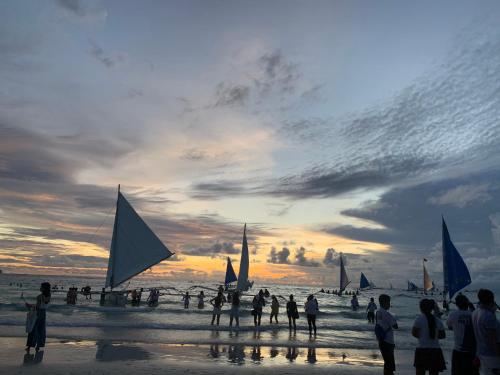 Tetamu yang menginap di The Nest in Oceanway Boracay