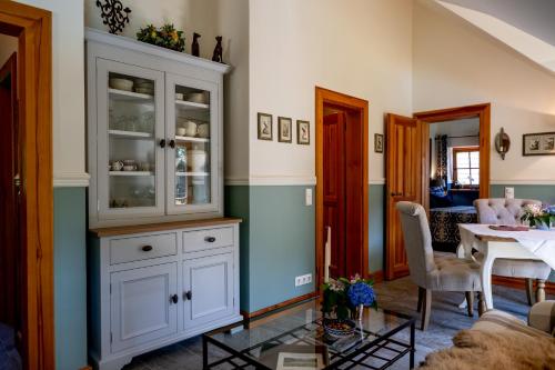 a kitchen with a white cabinet and a dining room at Itha’s secret escape in Langschlag
