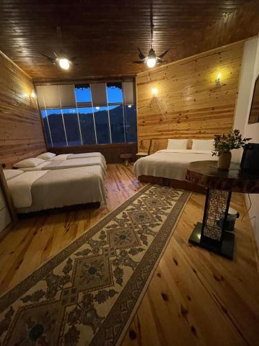Katil atau katil-katil dalam bilik di HARUNAĞALAR 105 dağ manzaralı oda