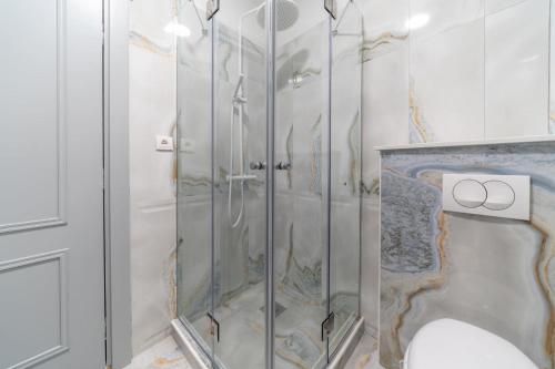 a shower with glass doors in a bathroom at Villa23_Blizikuce in Blizikuće