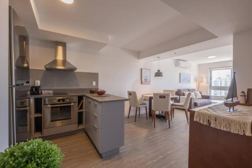 Η κουζίνα ή μικρή κουζίνα στο Apto 1302 a estrenar! Con excelentes amenities!