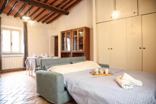 a bedroom with a bed and a table in a room at Agonigi Apartment Torre di Pisa in Pisa
