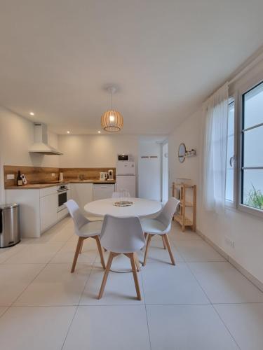 Gallery image of HAVRE DE PAIX DU PRIEURÉ spacieux et lumineux à 2 min de la plage in Dinard