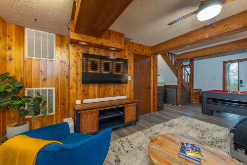 Гостиная зона в Game Room & Mini Golf Hot Tub Fire Pit