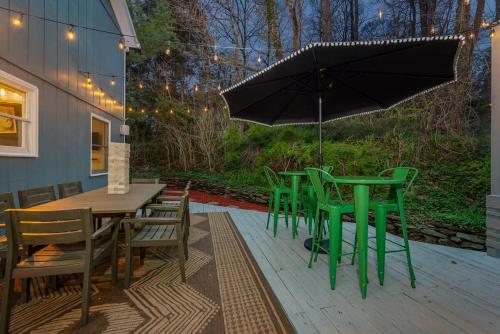 Сад в Game Room & Mini Golf Hot Tub Fire Pit
