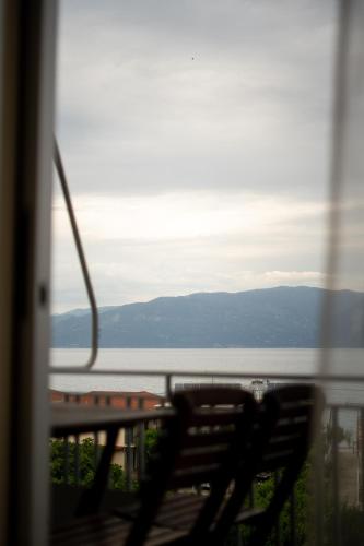 a view of the ocean from a bus window at Sainis Rooms in Selianitika