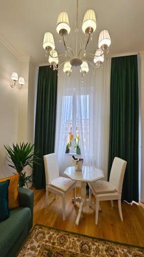 Val's Vatican Wall Apartment photo 22