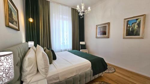 Val's Vatican Wall Apartment photo 14