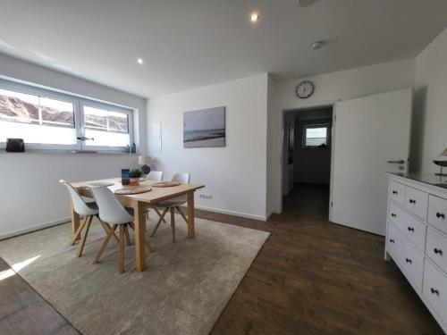 a kitchen and dining room with a table and chairs at Landliebe in Stein