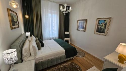 Val's Vatican Wall Apartment photo 13