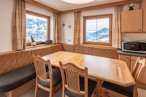 a kitchen and dining room with a table and chairs at Ferienwohnung Ausblick Zillertal in Hainzenberg