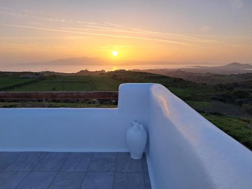 Galería fotográfica de Ariadne's Crown Luxury Suites with Private Pool en Vívlos
