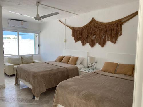 a bedroom with two beds and a couch at CASA BLANCA in Cancún