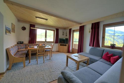 Posezení v ubytování Ferienwohnung Ausblick Zillertal