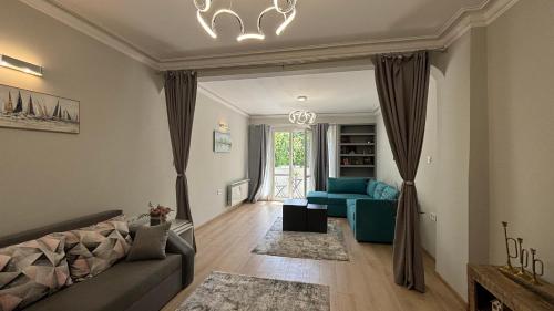 Garden view top center apart