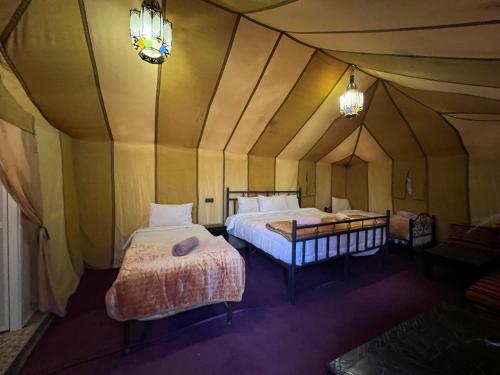 Merzouga Majestic Campにあるベッド