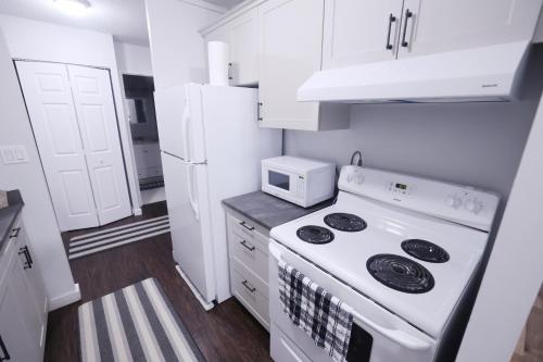 Kitchen o kitchenette sa Paris Plaza