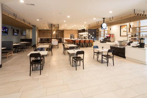 Posezení v ubytování Holiday Inn & Suites Detroit - Troy by IHG