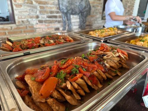 a buffet line with many different types of food at Hotel Fazenda Monte Castelo in Gravatá