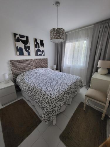 Torreblanca 2 bedrooms apart with small garden and pool