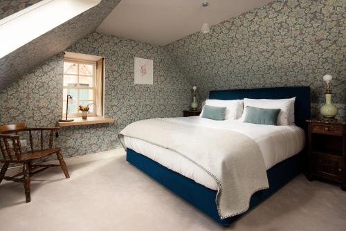 Кровать или кровати в номере Grieve's Cottage at Papple Steading
