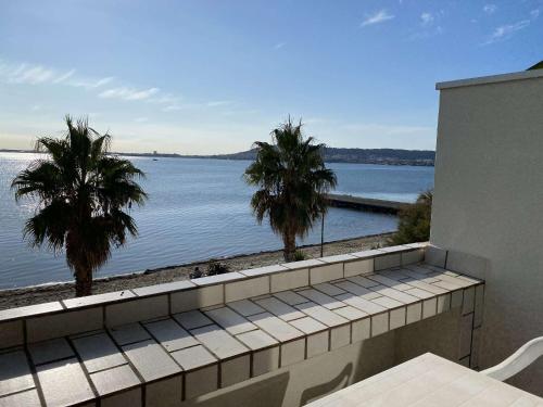 Photo de la galerie de l'établissement Appartement T2 Bis avec Terrasse, Clim, WiFi - 2 Étoiles - FR-1-553-155, à Balaruc-les-Bains