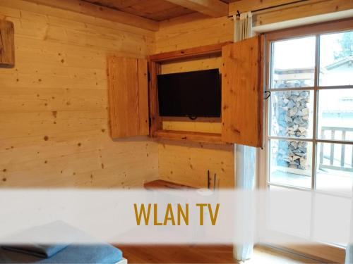 TV a/nebo společenská místnost v ubytování Kranzegger Bergheimat