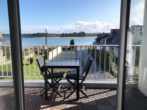 Appartement VUE MER avec balcon, WIFI et parking à Trégastel - FR-1-368-356