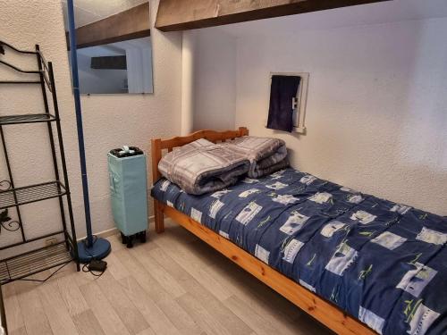 Posteľ alebo postele v izbe v ubytovaní Villa 6 pers avec piscine, clim et parking à 1 km de la plage - FR-1-607-155