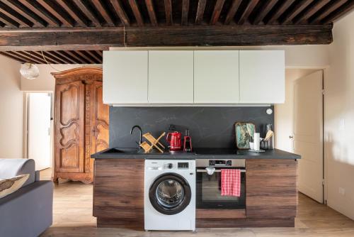 Η κουζίνα ή μικρή κουζίνα στο Pépoule - Appartements avec vue sur les monts du Beaujolais