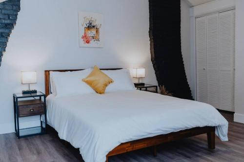 a bedroom with a large white bed with two lamps at Spacious 8BR-4BA Group HQ Patio&Games Soulard in Soulard