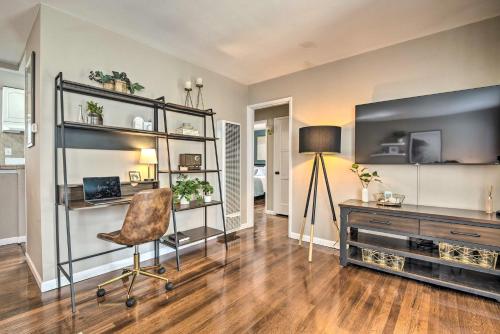 Η κουζίνα ή μικρή κουζίνα στο Stylish and Modern Burbank Gem with Private Yard!