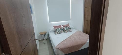 a small room with a small bed with a pillow at Apartamento en Villeta 2 in Villeta