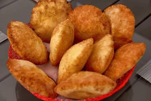 a red bowl filled with fried food on a table at El Refugio Beach House, Bello Horizonte, Santa Marta in Playa Dormida