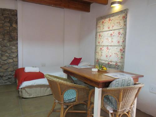 Postel nebo postele na pokoji v ubytování Vensterklip Guest Farm