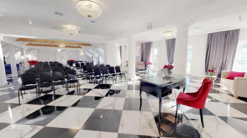 Χώρος καθιστικού στο Hotel Pałac Alexandrinum