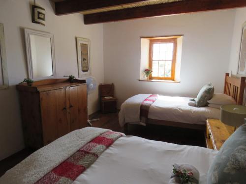 Postel nebo postele na pokoji v ubytování Vensterklip Guest Farm