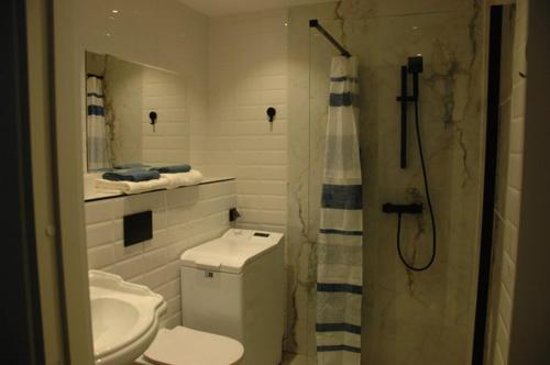 Ένα μπάνιο στο Blu Apartament