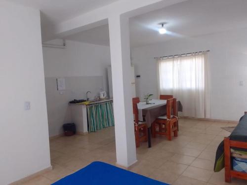 a kitchen and dining room with a table and chairs at Hostal Peregrino II in San Luis