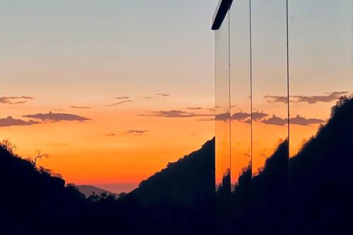 a view of the sunset from a building at Paradise Ranch Inn- Infinite House Hot Tub,Sauna in Three Rivers