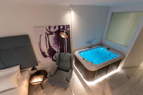 MG Sapphire Jacuzzi Premium Suite