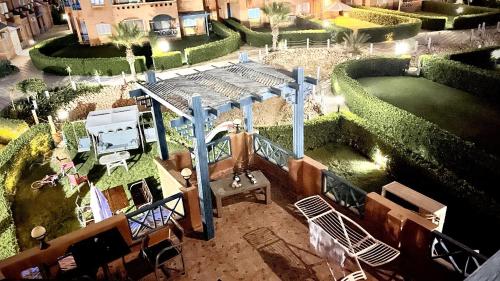 an aerial view of a house with a garden at فيلا توين هاوس مميزة في قرية رويال بيتش رأس الحكمة villa twin house Royal Beach Ras El Hekma in Marsa Matruh