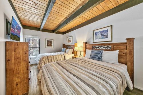 Postel nebo postele na pokoji v ubytování Lakeland Village 412 - 4 BR plus Loft