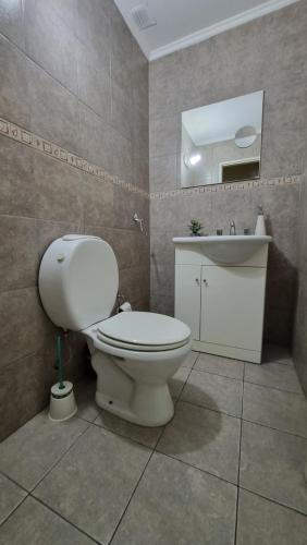 a bathroom with a white toilet and a sink at Casa en barrio cerrado con seguridad 24 horas con piscina in Barrio Esteban Echeverría