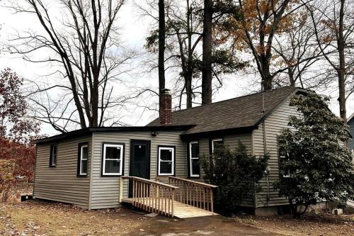 a small small house with a porch and a porch at Esopus Creekside in Lake Katrine