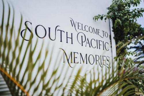 un signo que dice bienvenido a las monedas del sur del Pacífico en South Pacific Memories, en Port Vila