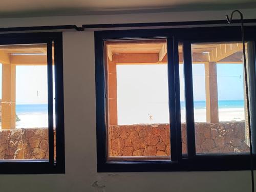 a window with a view of the beach at Chez Arlette in Toubab Dialaw