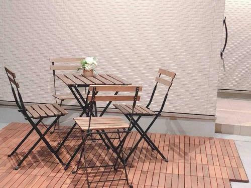 a picnic table and two chairs with a flower arrangement on it at 楓 in Osaka